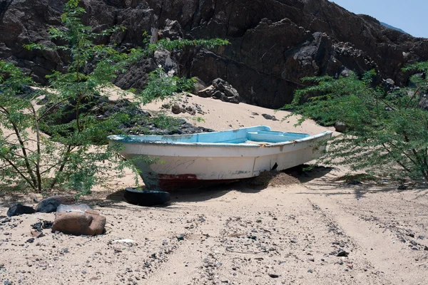 Abandoned old boat — Stock Photo, Image