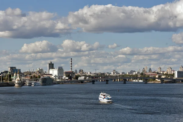 Kiev ciudad río paisaje —  Fotos de Stock