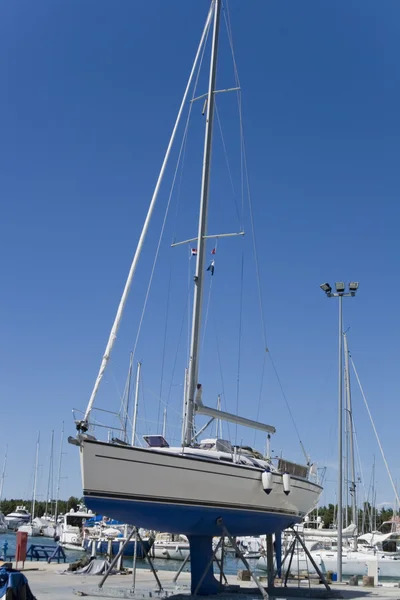 Yacht in maintenance — Stock Photo, Image