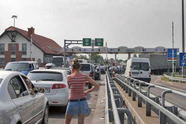 Ukraynaca-Macaristan sınırı gümrük checkpoin üzerinde trafik sıkışmaları