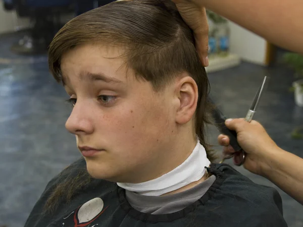 Chico corte de pelo — Foto de Stock