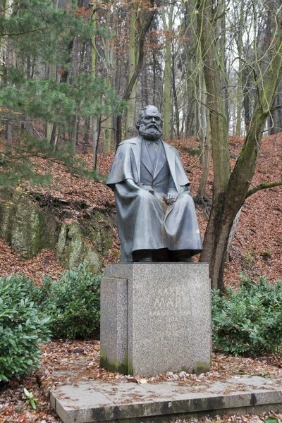 Karl Marx monument in Karlovy Vary — Stockfoto