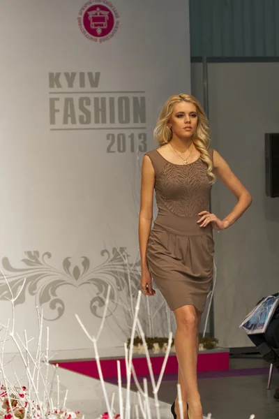Modelka v kyiv fashion 2013 — Stock fotografie