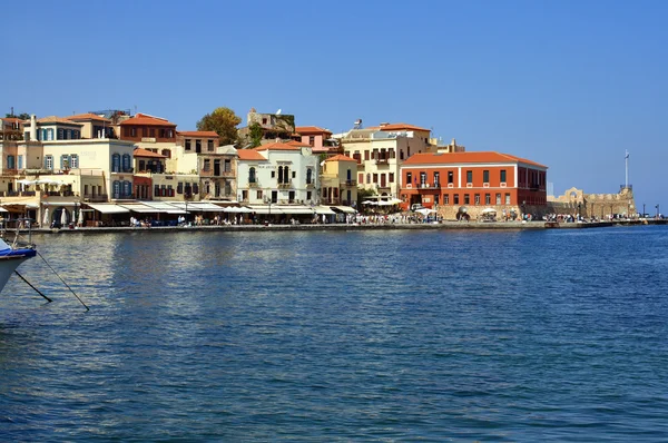 Chania de Venetiaanse haven aan de kust. Crete, Griekenland. — Stockfoto