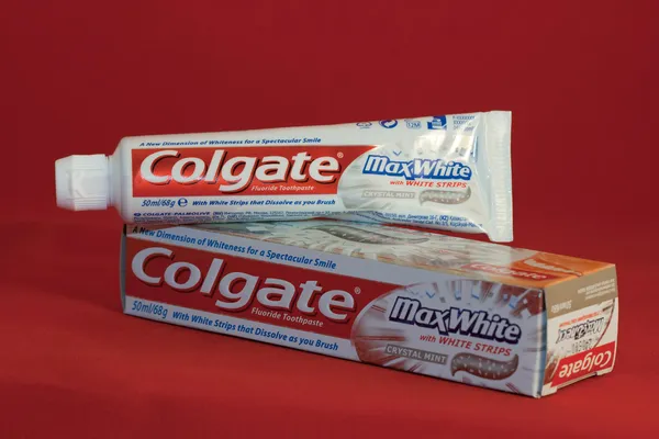 Colgate Max Dentifricio bianco . — Foto Stock