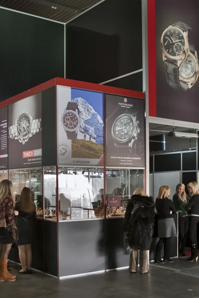 Victorinox, timex en wenger horloges tentoonstelling stand — Stockfoto