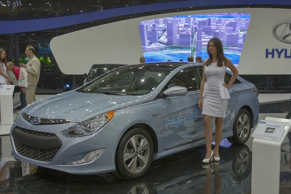 Hyundai Sonata Modelo de coche híbrido en exhibición — Foto de Stock