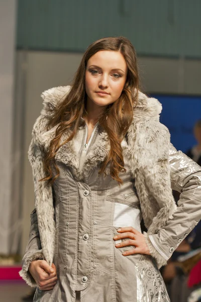 Modelka w Kijowie moda 2013 — Zdjęcie stockowe