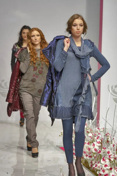 Modelki w Kijowie moda 2013 — Zdjęcie stockowe