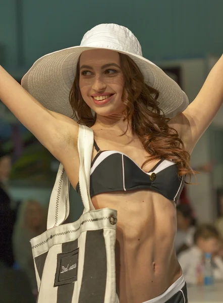 Mannequin lingerie mode à Kiev Fashion 2013 — Photo
