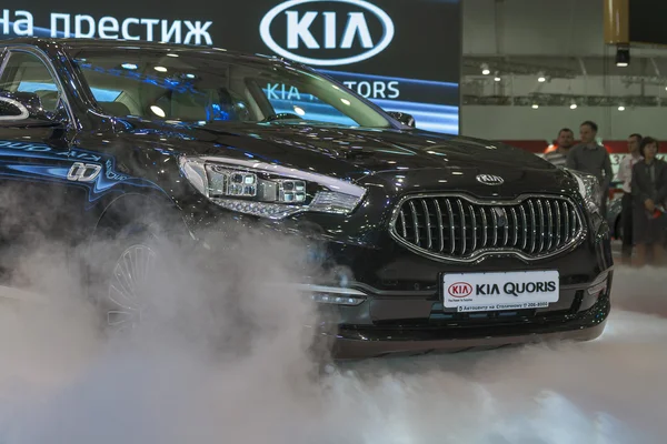 Presentación del modelo de coche KIA Quoris — Foto de Stock