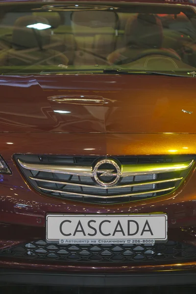 Opel cascada auto model close-up presentatie — Stockfoto