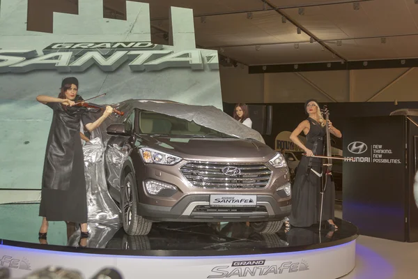 Hyundai SantaFe Grand car model presentation — Stock Photo, Image