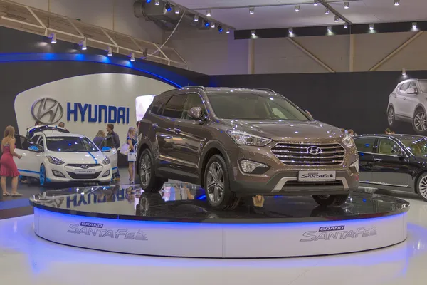 Hyundai santafe grand bil modell presentation — Stockfoto