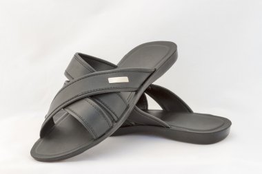 Beyaz üstüne siyah terlik