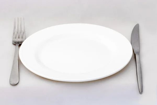 Dineren plaat op witte oppervlak — Stockfoto