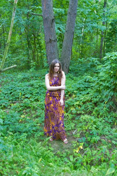 Pretty young woman standing in deep forest — Stock Photo, Image