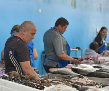 Balık Gıda pazarında satıcıların ticaret