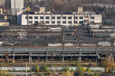 terk edilmiş fabrika binası
