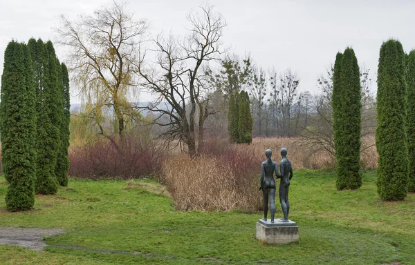 Statue in pietra nel parco del castello di Olesko — Foto Stock