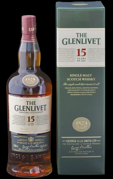 Il Glenlivet Scotch whisky contro il nero — Foto Stock