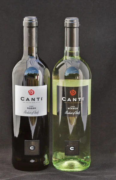 Canti olasz bor vörös és fehér — Stock Fotó