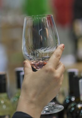 Rose şarap tadımı