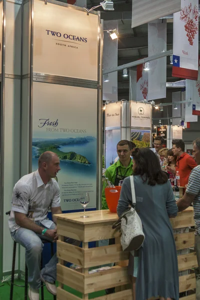 Wine tasting during the festival — Stock Photo, Image