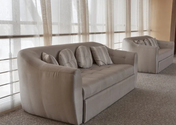 Интерьер с диванами — стоковое фото