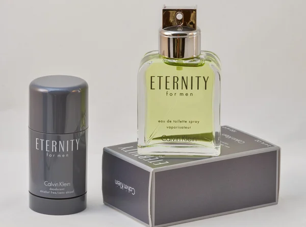 Calvin klein eternity parfüm ve deodorant — Stok fotoğraf