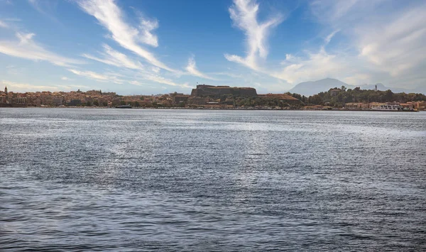 Costa Leste Corfu Com Céu Dramático Cidade Kerkyra Grécia — Fotografia de Stock