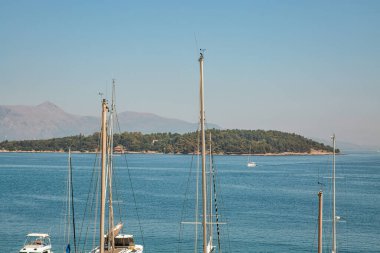 Yunanistan 'ın Korfu kıyılarında yer alan Vido Adası manzarası.