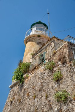 Ünlü turistik tarihi eser Eski Venedik Kalesi ve deniz feneri. Kerkyra Şehri, Korfu, Yunanistan
