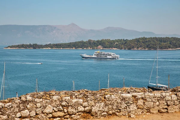 ギリシャのコルフ海岸のすぐそばに位置するヴィド島の景色 — ストック写真