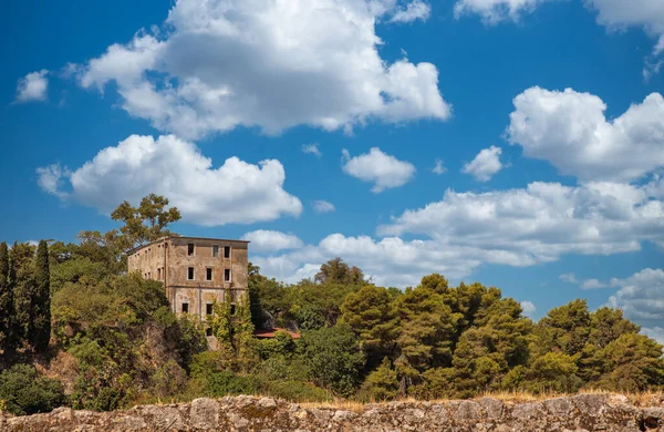 Stadsbild Med Antika Bostadshus Nära Berömda Turistiska Landmärke Fästning Kerkyra — Stockfoto