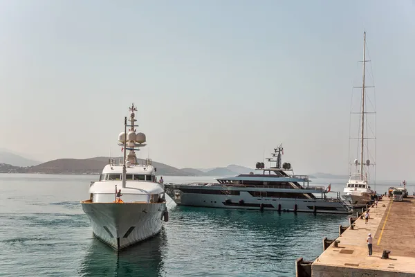 Saranda Albánie Července 2021 Luxusní Jachty Přístavu Pro Cestující Saranda — Stock fotografie