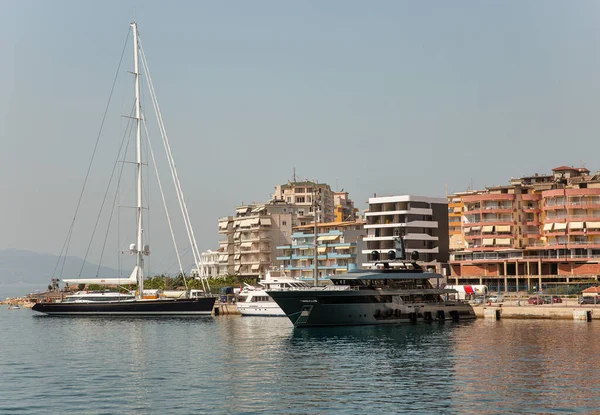 Saranda Albania Lipca 2021 Luksusowe Jachty Porcie Pasażerskim Saranda Znajduje — Zdjęcie stockowe