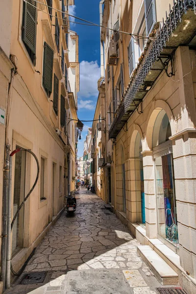 Yunanistan Korfu Adasında Kerkyra Eski Binaları Olan Eski Dar Bir — Stok fotoğraf