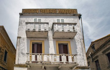 Lefkimmi, Korfu Adası, Yunanistan 'daki eski geleneksel konut cephesi.