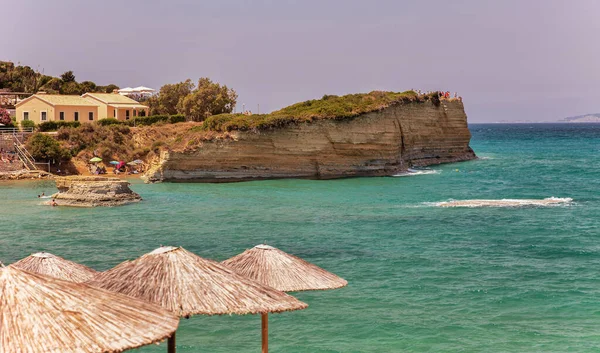 Sidari Corfu Grécia Agosto 2021 Pessoas Relaxam Praia Famoso Resort — Fotografia de Stock