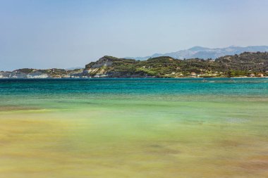 Sidari, Corfu, Yunanistan 'daki Kanal D' amour yakınlarındaki ünlü tatil beldesinin deniz manzarası. Korfu adasının kuzey kesiminde bir yerleşim yeridir..