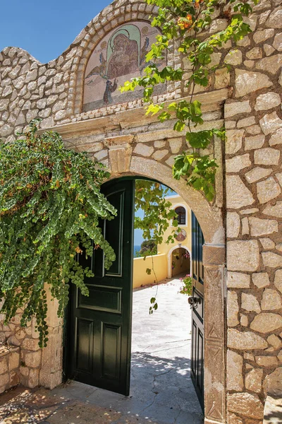 Malowniczy Klasztor Mirtiotissas Zachodnim Wybrzeżu Wyspy Korfu Grecja — Zdjęcie stockowe
