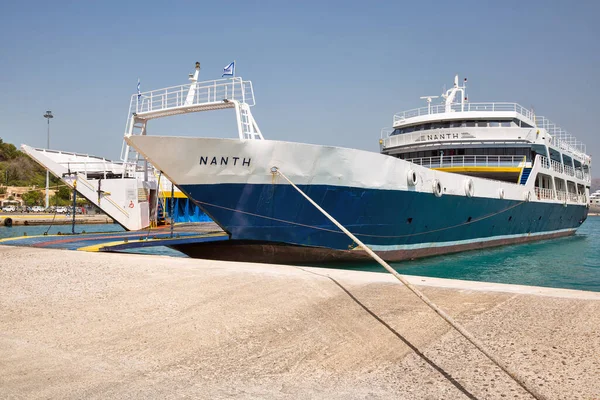 希腊科孚Kerkyra 2021年8月10日 南港轮渡船准备在科孚客运港装货 — 图库照片