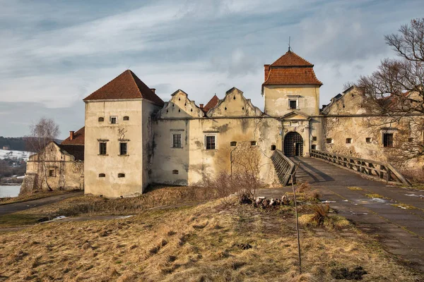 Svirzh城堡 乌克兰 它是利沃夫地区一个坚固的贵族住宅 它最初是由Swirski贵族家族在15世纪建造的 — 图库照片