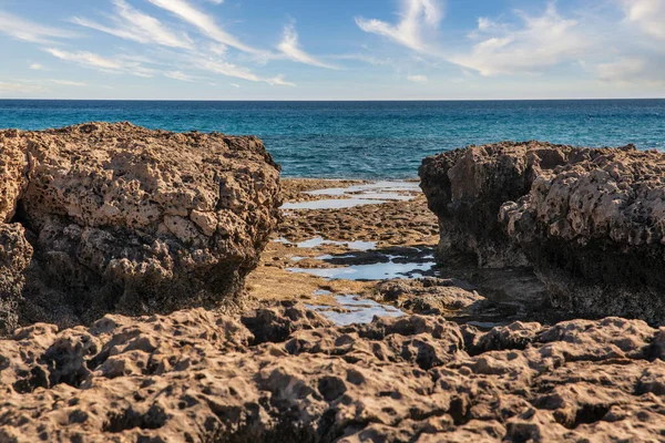 Zomer Rotsachtige Kustlijn Zeegezicht Ayia Napa Cyprus — Stockfoto