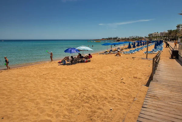 Protaras Kıbrıs Mayıs 2021 Nsanlar Fig Tree Bay Plajını Ziyaret — Stok fotoğraf