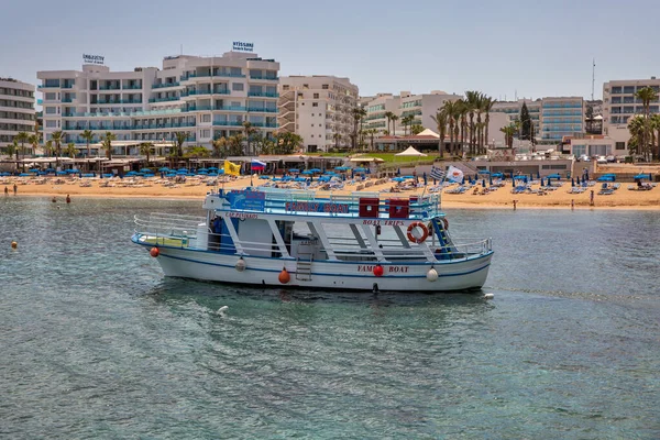 Protaras Kıbrıs Mayıs 2021 Kıyı Kenti Önündeki Eğlence Gezileri Için — Stok fotoğraf