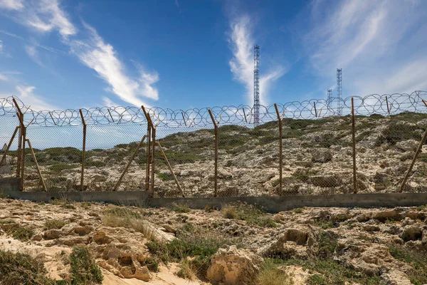 Military Base Barbed Wire Fence Antennas — Stock Photo, Image