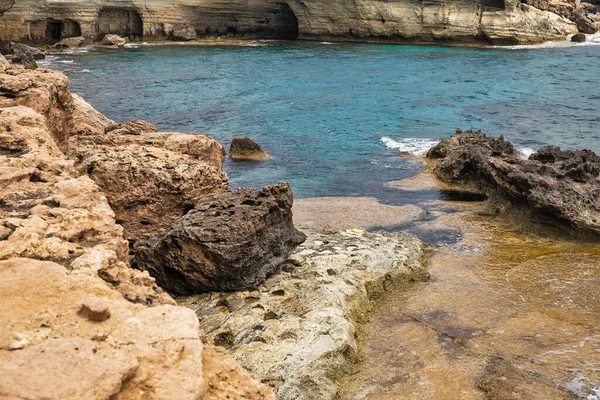 Ayia Napa Summer Resort Skalisty Widok Wybrzeże Słynnymi Jaskiniami Cypr — Zdjęcie stockowe