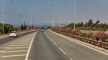 Larnaka şehri için çevre yolu tabelası. Kıbrıs